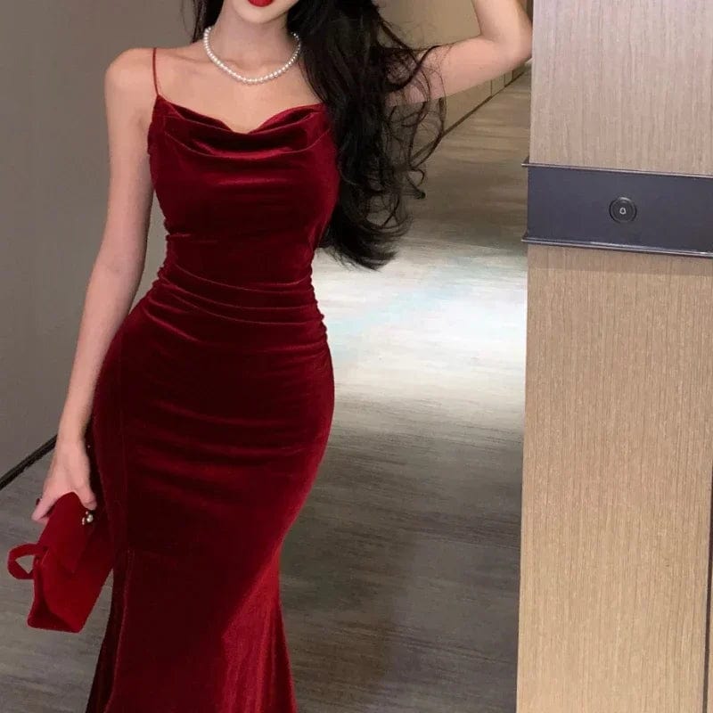 Stunning Vintage Red Velvet Bodycon Dress for Women – Elegant Spaghetti Strap Midi with Slit Perfect for Prom, Parties & Nights Out