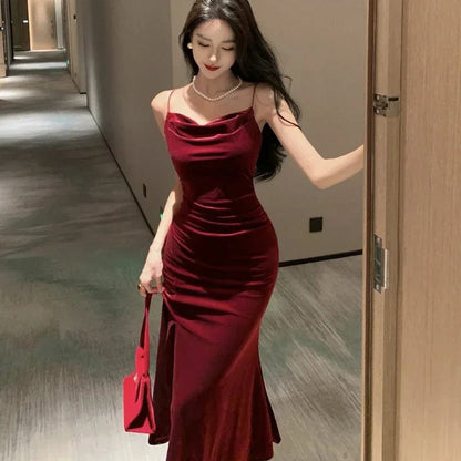 Stunning Vintage Red Velvet Bodycon Dress for Women – Elegant Spaghetti Strap Midi with Slit Perfect for Prom, Parties & Nights Out